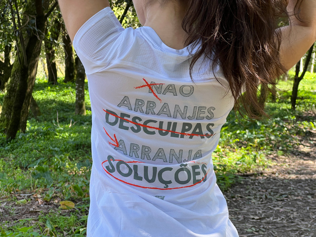 T-Shirt Não Arranjes Desculpas Branca