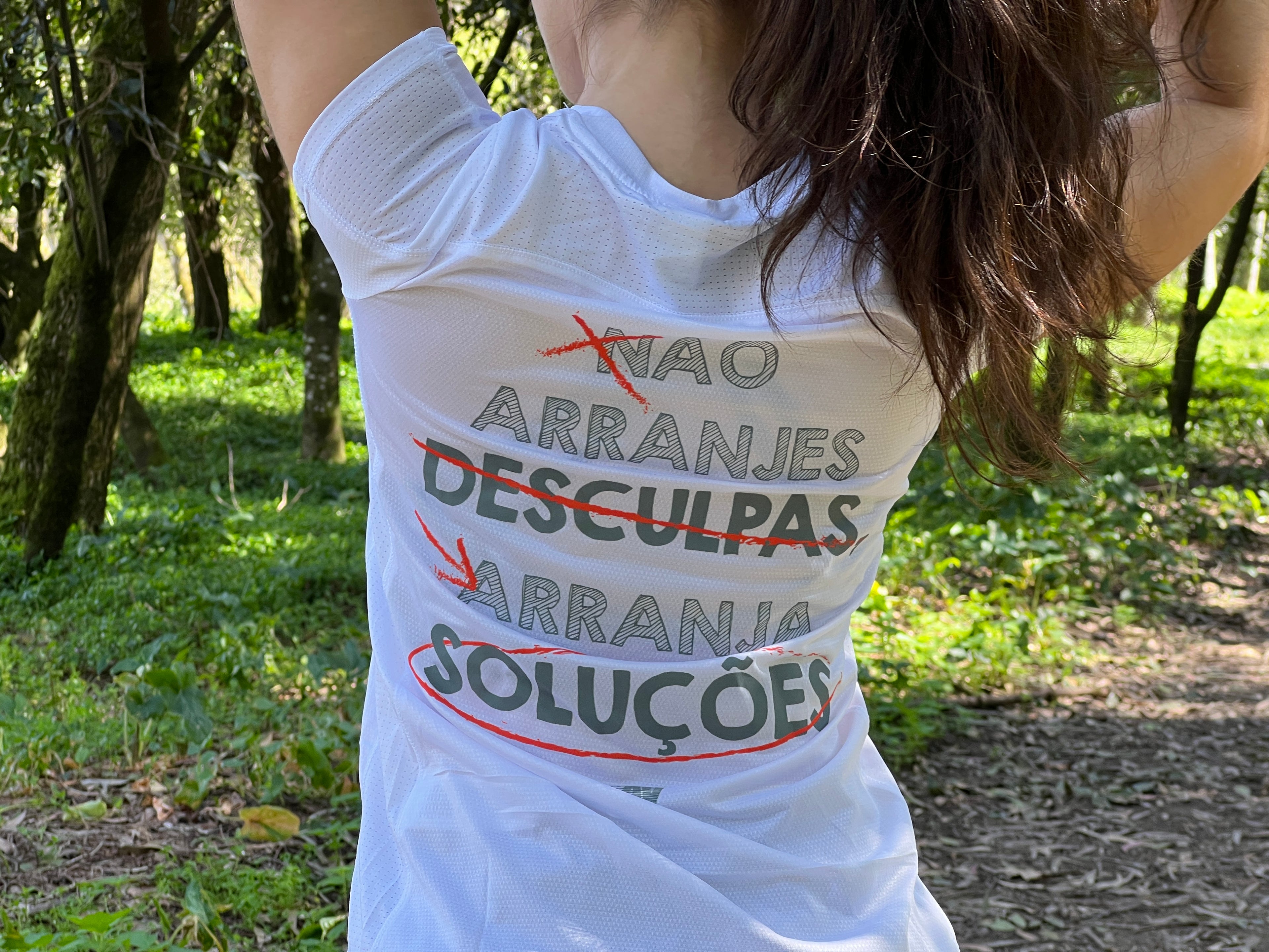 T-Shirt Não Arranjes Desculpas Branca