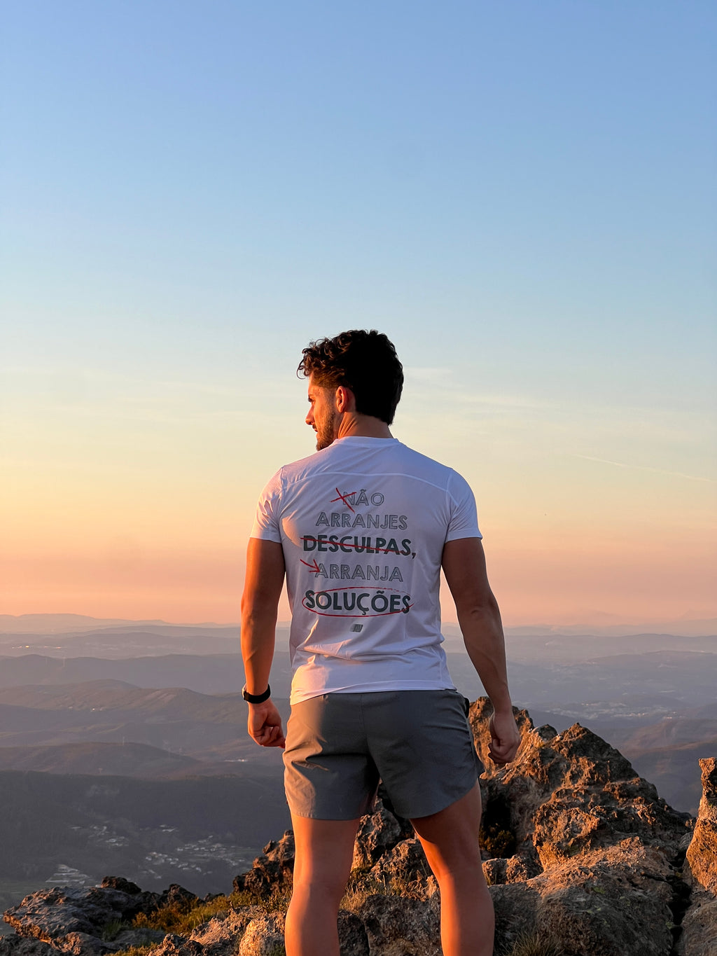 T-Shirt Não Arranjes Desculpas Branca