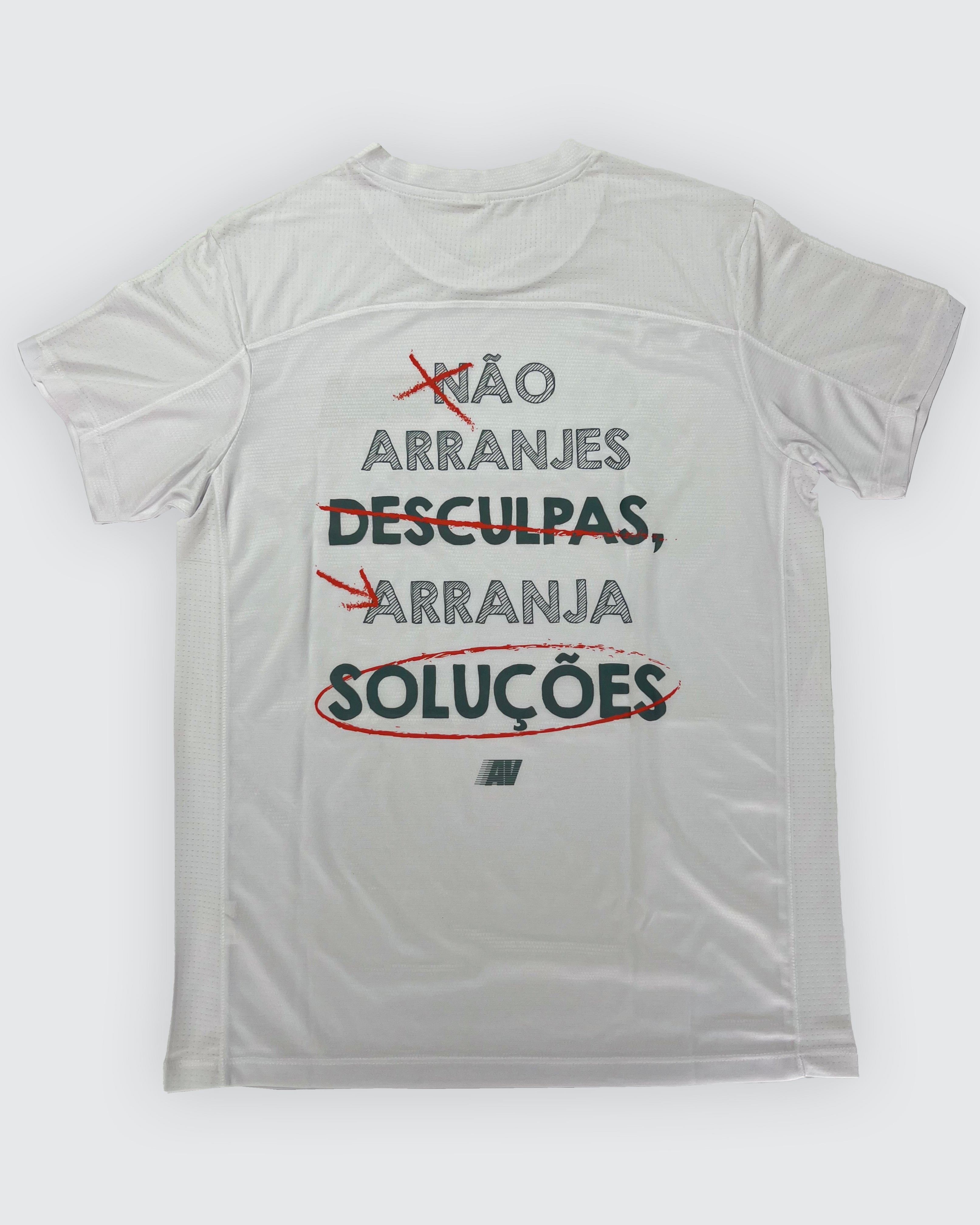 T-Shirt Não Arranjes Desculpas Branca