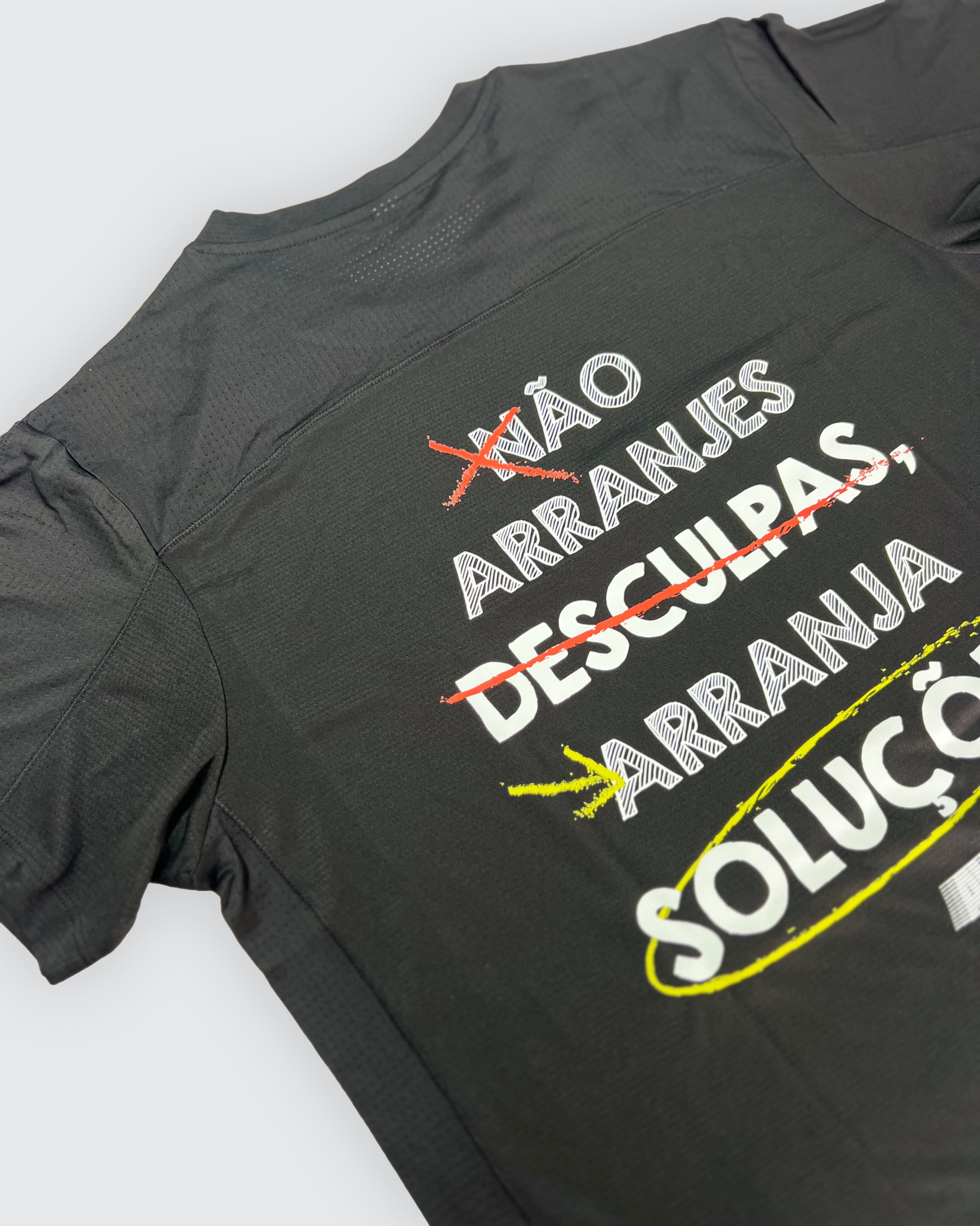 T-Shirt Não Arranjes Desculpas Preta